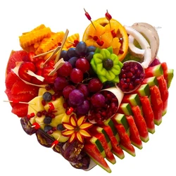 מגש פירות LOVE (עד 5 סועדים)