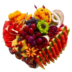 מגש פירות LOVE (עד 5 סועדים)