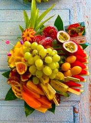 מגש פירות LONDON (עד 7 סועדים)