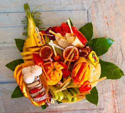 מגש פירות LONDON (עד 7 סועדים)