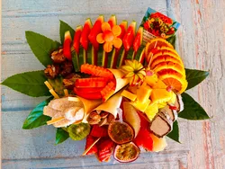 מגש פירות LONDON (עד 7 סועדים)