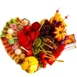 מגש פירות וסושי פירות ושוקולד LOVE