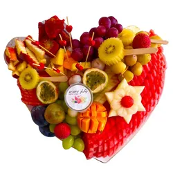 מגש פירות LOVE (עד 5 סועדים)