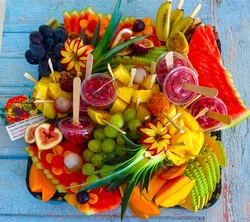 מגש פירות MUST (עד 20 סועדים)